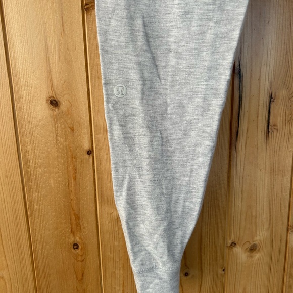 Lululemon Athletica Size 4 - Light Gray Jogger Knit Pants - Picture 7 of 7